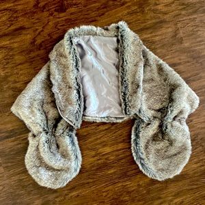 JJS house faux fur shawl